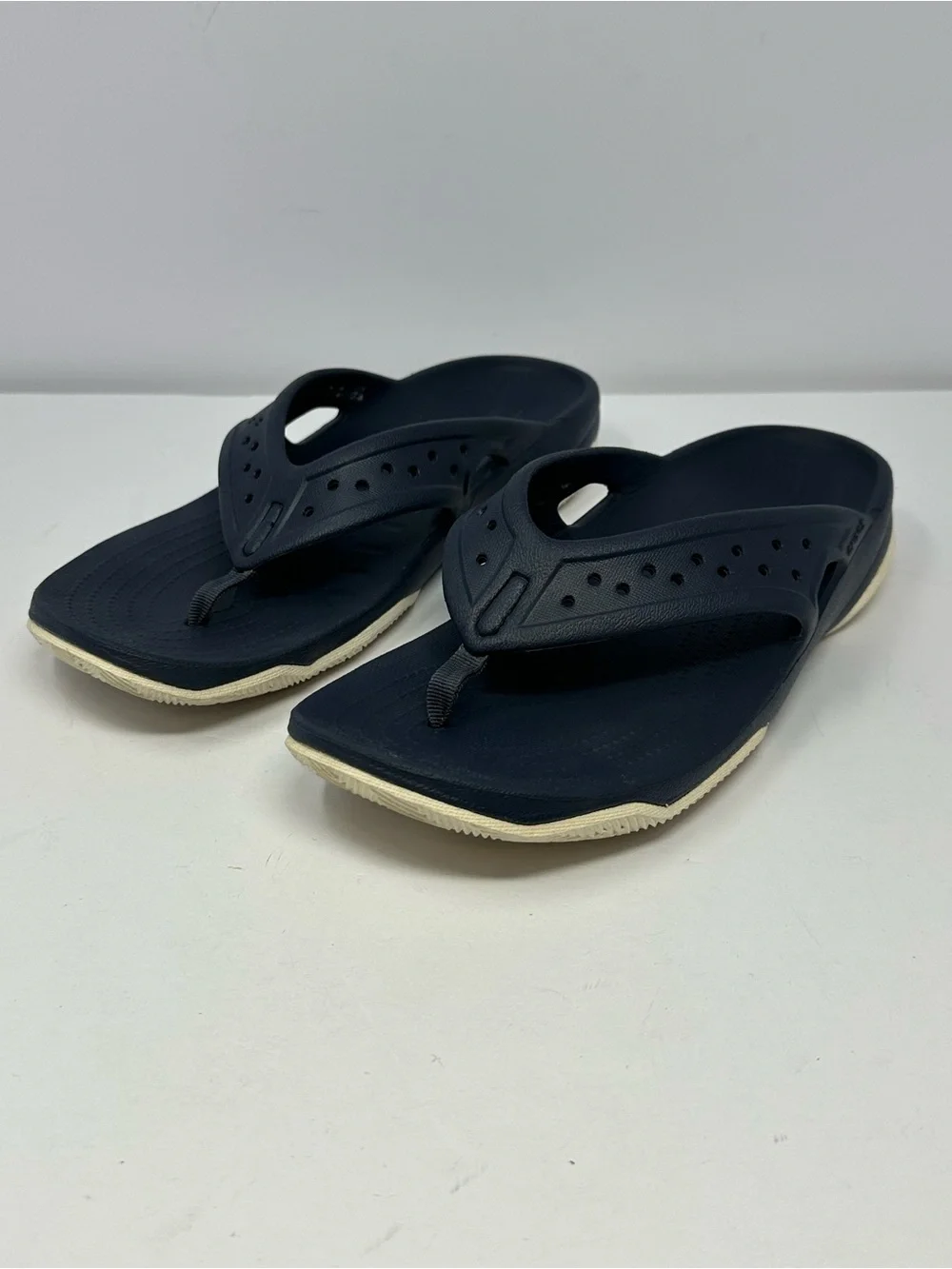 Crocs Crocband Thong Flip Flops Mens Sz 10 Navy Beach Sandals S2